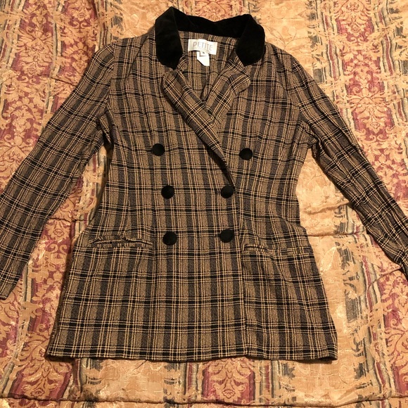 Beige blazer with black plaid stripe pattern and velvet collar - Picture 1 of 6